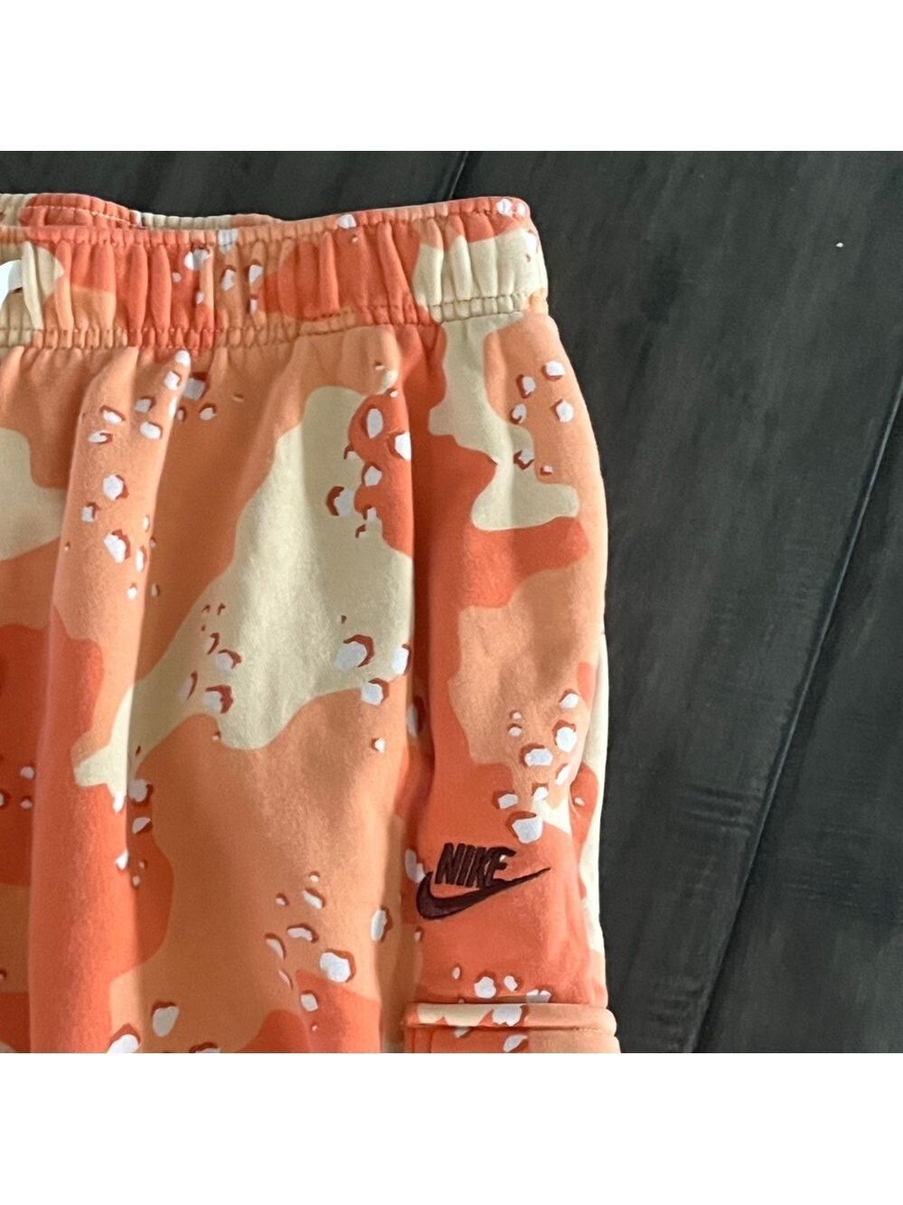 Nike Sportswear Fleece Mid-Rise Cargo Pants in Orange Sherbet Camo - Size XL - Picture 5 of 14
